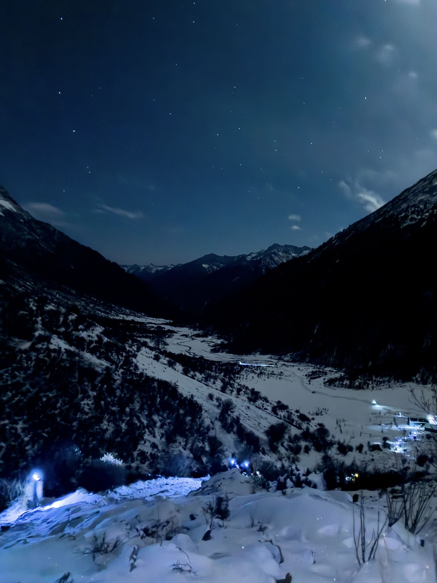 A Sea of Stars Above the Snowy Peaks